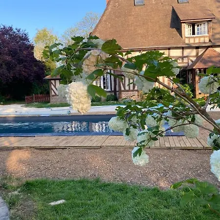 Belle Demeure Normande Dans Son Ecrin De Verdure. Holiday home